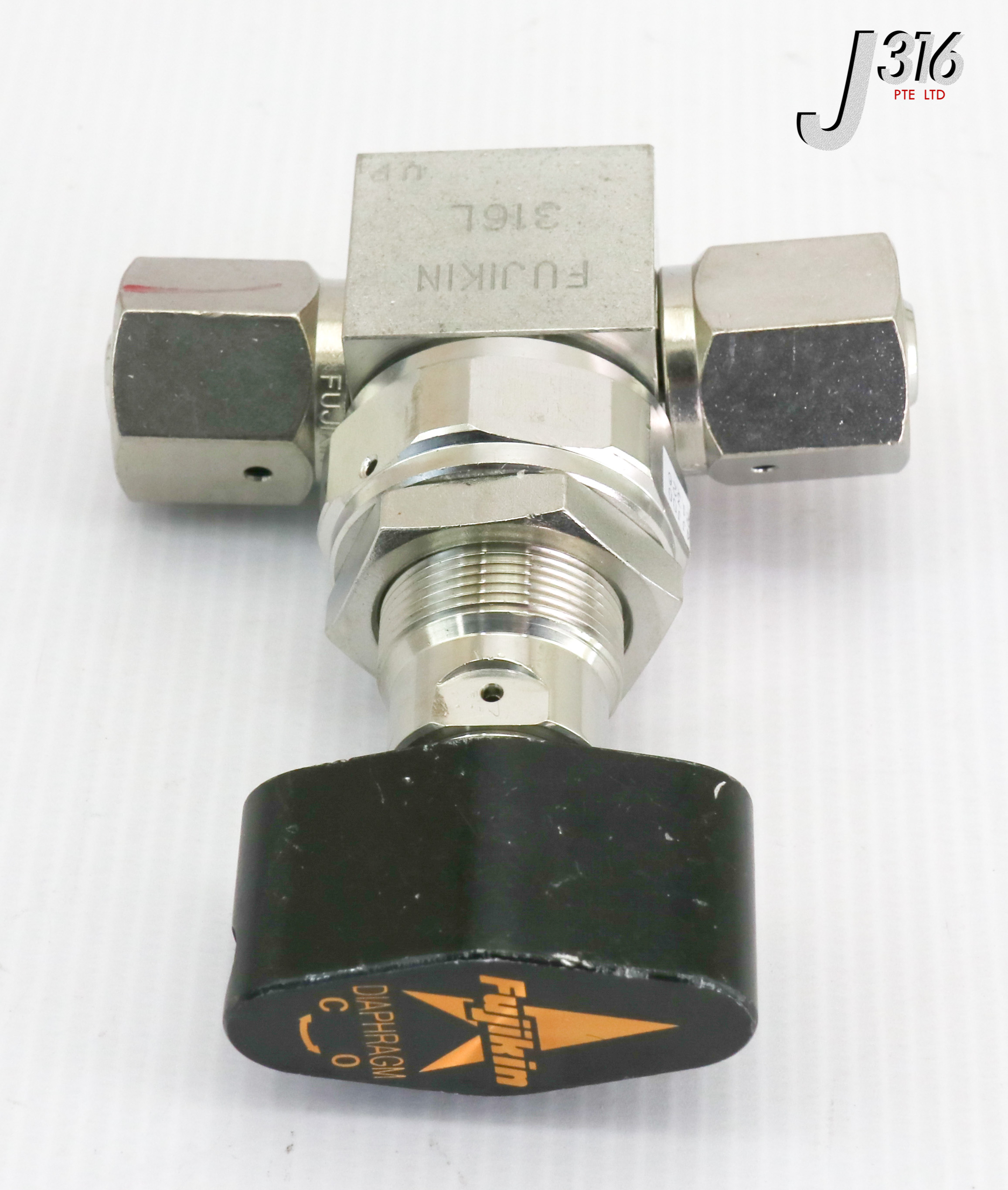 A  18913 FUJIKIN MANUAL DIAPHRAGM VALVE, 1/4